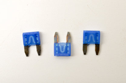 Suzuki 09481-15501 Fuse Qty 3