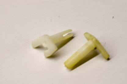 OEM Briggs & Stratton 68628 Choke Shaft QTY 2 NOS