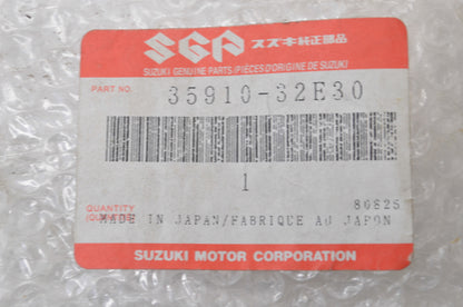 OEM Suzuki 35910-32E30 License Lamp Assembly NOS