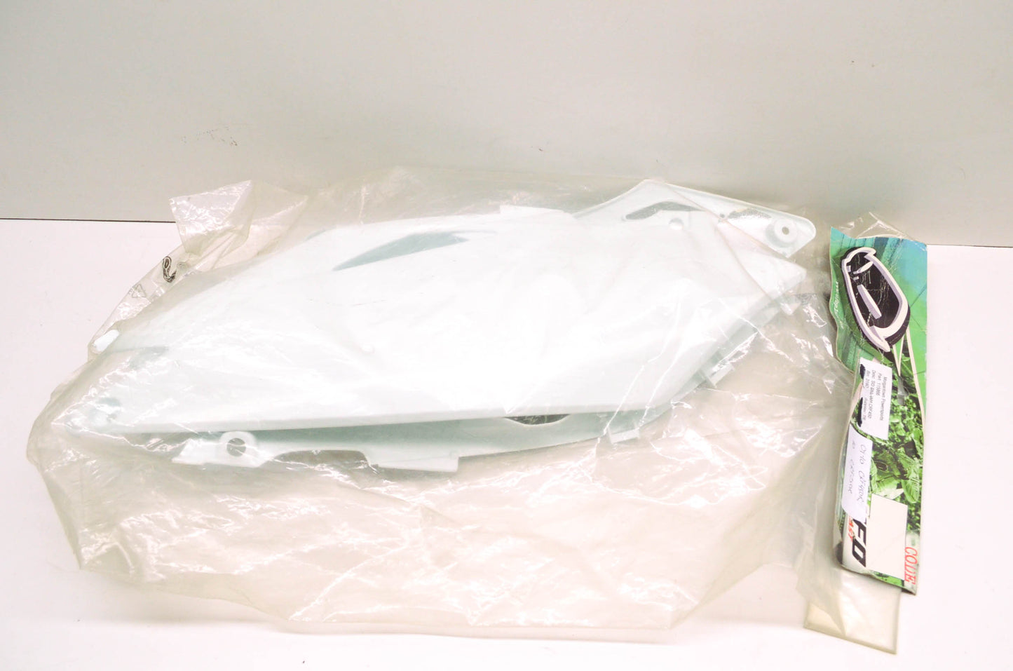 UFO 11-5866, 115866 White Side Panel Qty 2 NOS