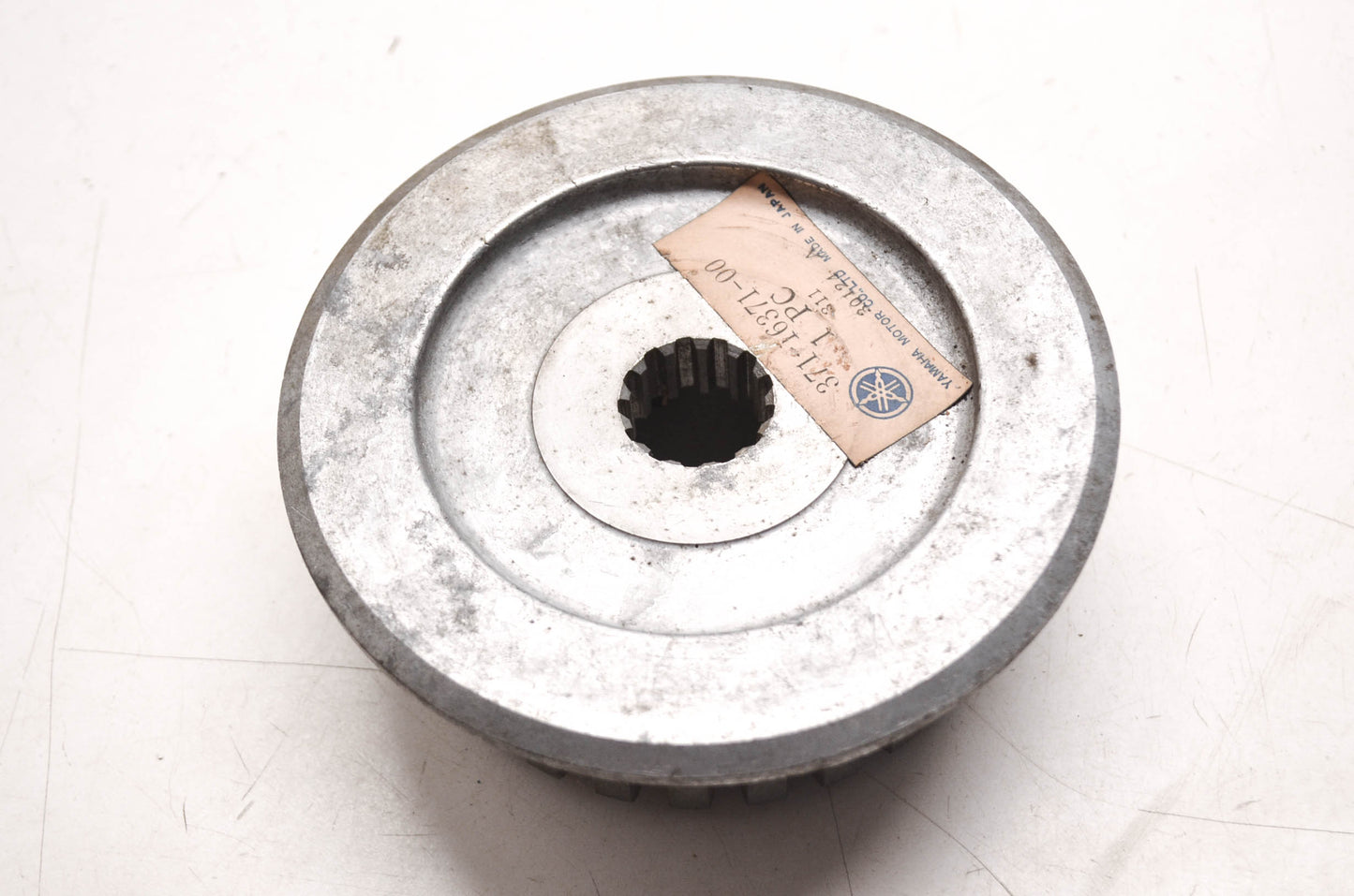 OEM Yamaha 371-16371-00-00 Clutch Boss NOS