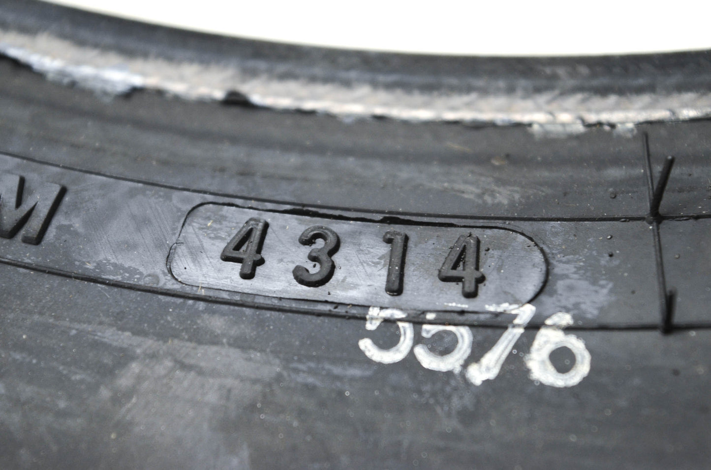 Dunlop 31AE-17 American Elite 140/75R17 M/C 67V Front Tire NOS