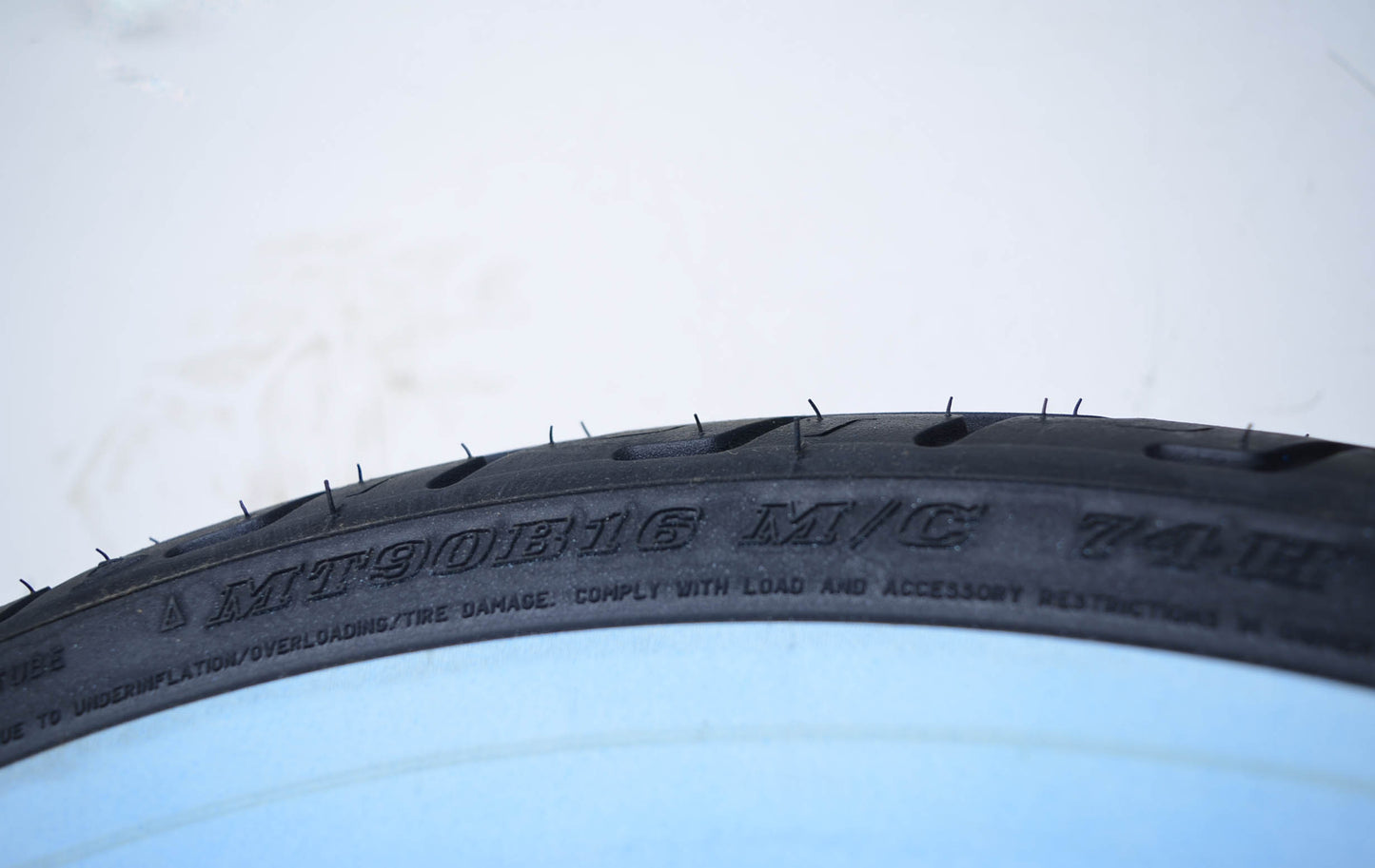 New Dunlop D402 White Wall Harley Davidson MT90R16 M/C 74H Rear Tire NOS