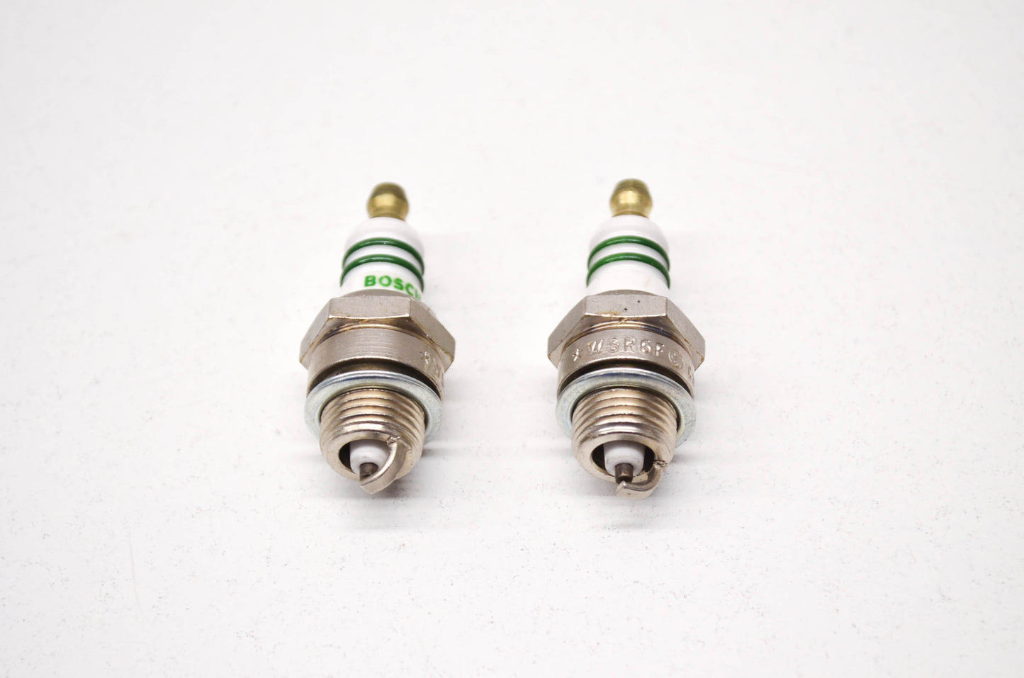 New Bosch Spark Plug QTY 2 NOS