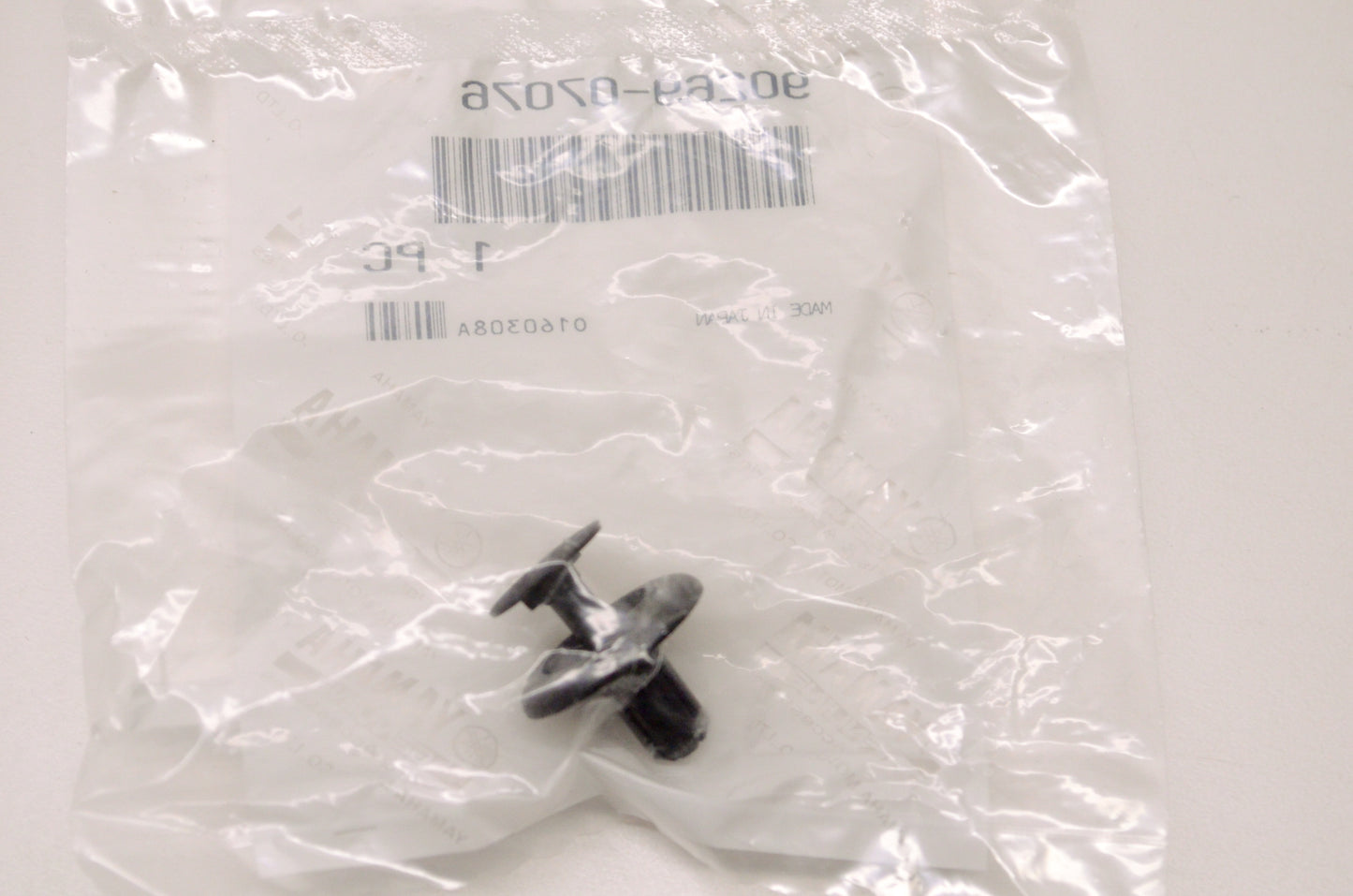 New OEM Yamaha 90269-07076-00 Special Shape Rivet NOS