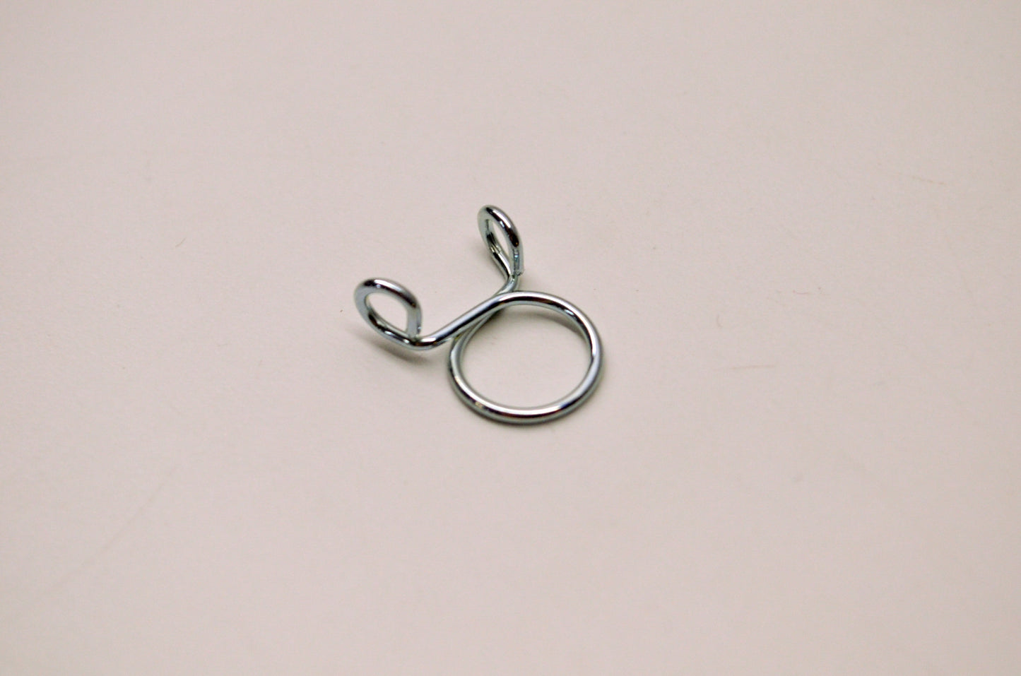 New OEM Yamaha 90467-100A1-00 Clip NOS