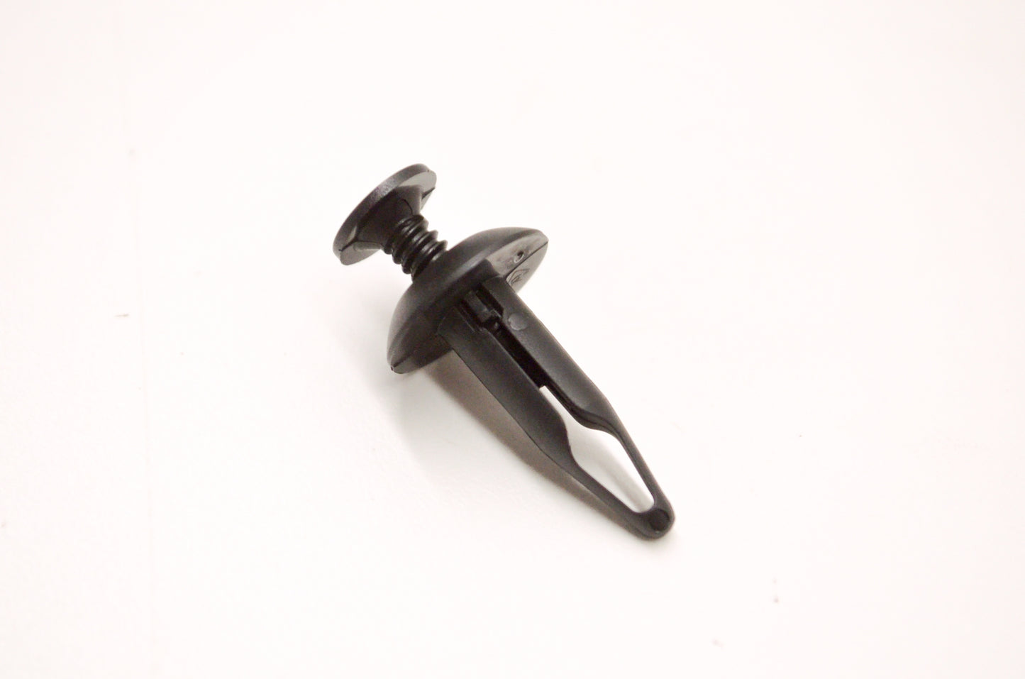 OEM Yamaha 90267-07810-00 Rivet NOS