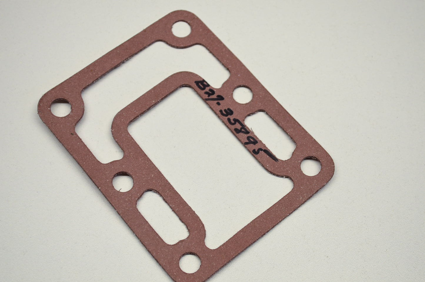 New OEM Mercury 27-35895 Gasket NOS