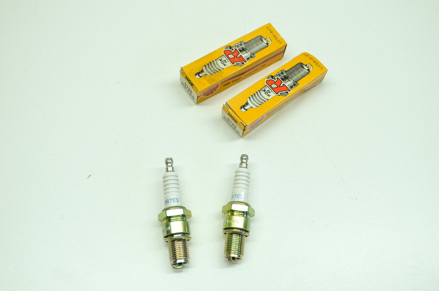 New NGK BR7ES Spark Plugs Qty 2 NOS