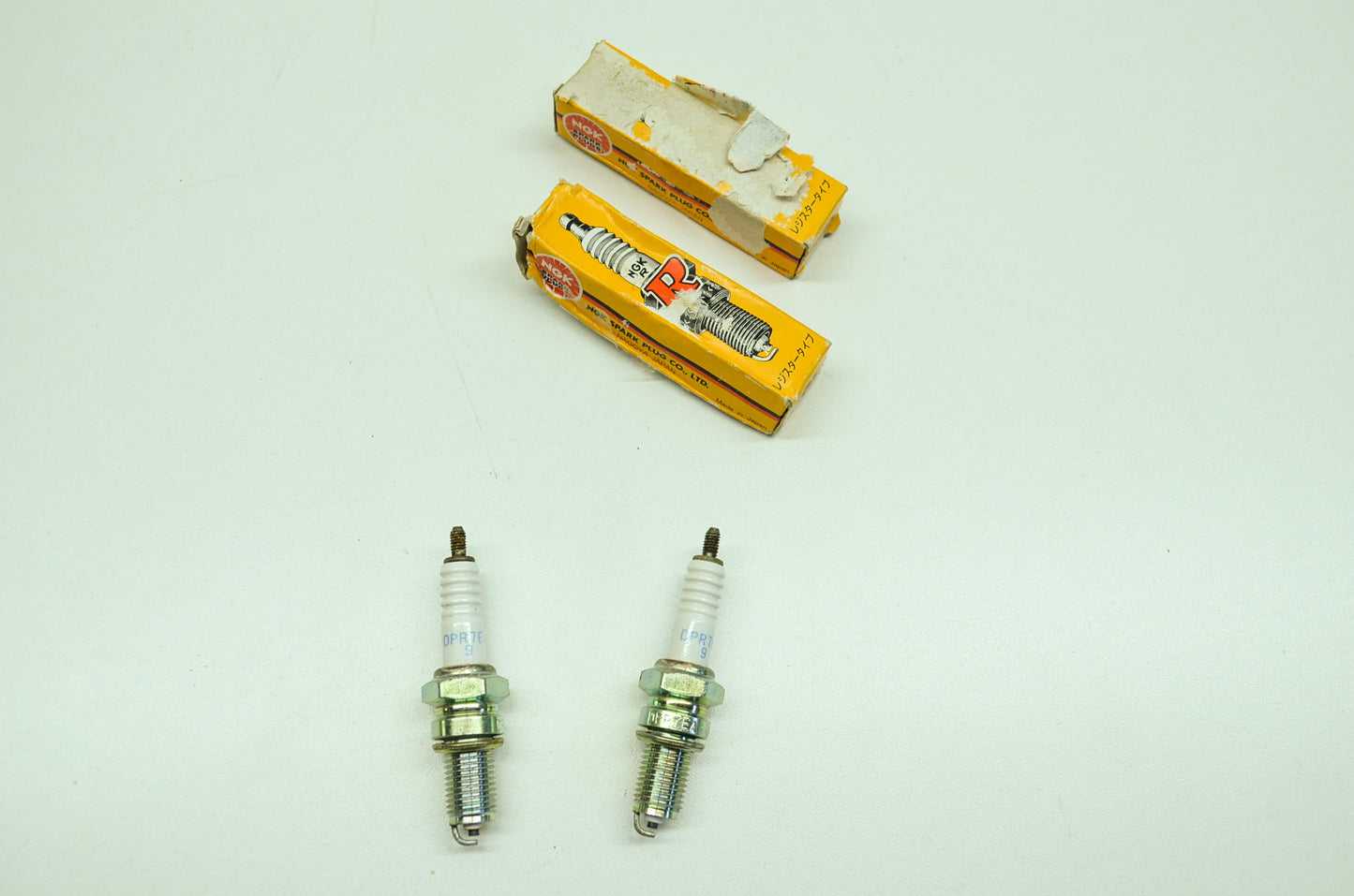 New NGK DPR7EA-9 Spark Plugs Qty 2 NOS