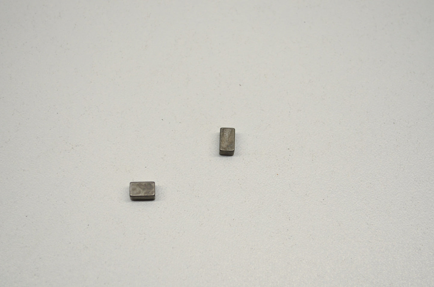 New OEM Mercury Retainer Keys Qty 2 Mercruiser Racing Sterndrive NOS