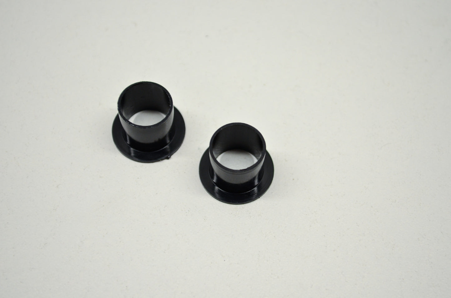 New OEM Mercury Plastic Bushings Qty 2 Mariner 85 500 650 800 850 1000 1100 1150