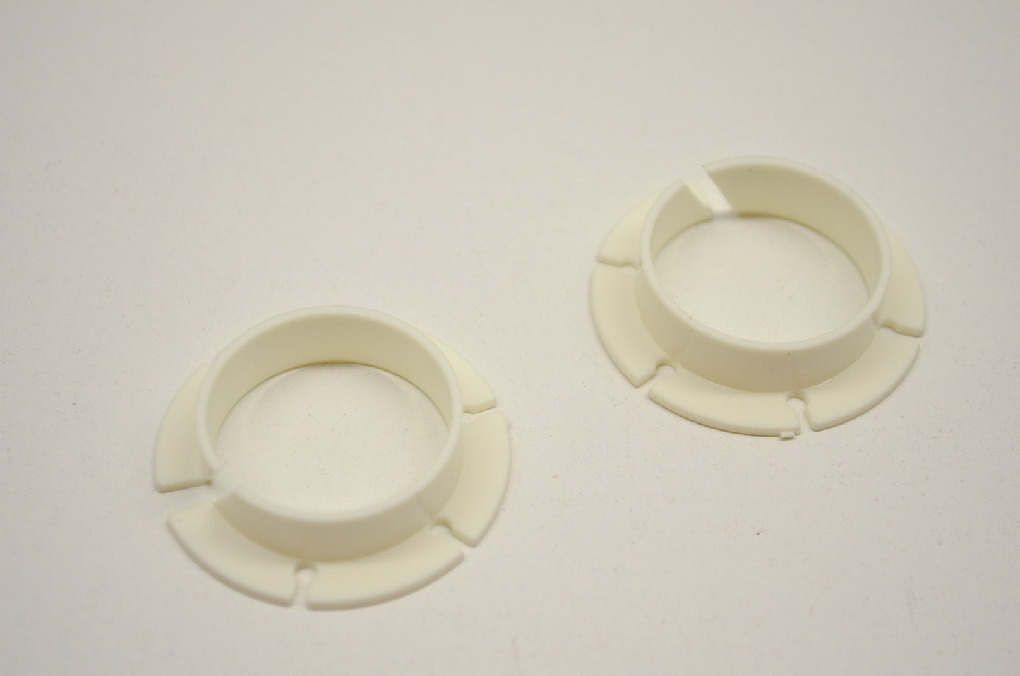 New OEM Mercury Plastic Bushings Qty 2 Mariner 70 80 90 115 140 NOS