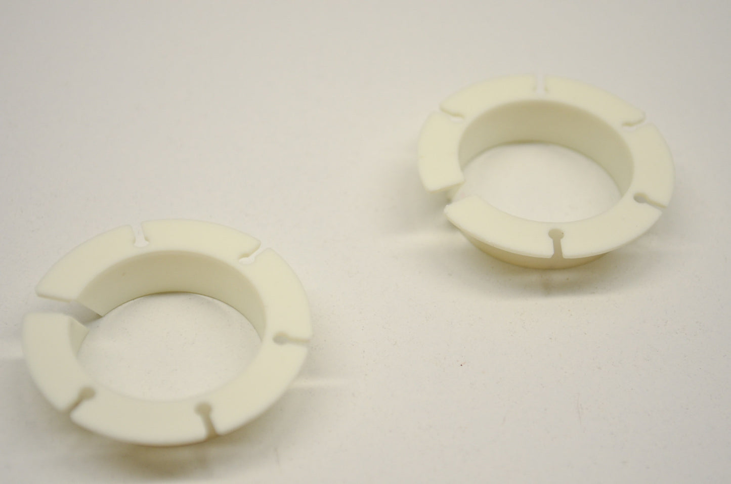 New OEM Mercury Plastic Bushings Qty 2 Mariner 70 80 90 115 140 NOS