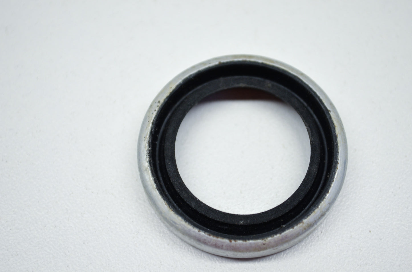 New OEM Mercury Crank Seal 100 150 200 250 NOS