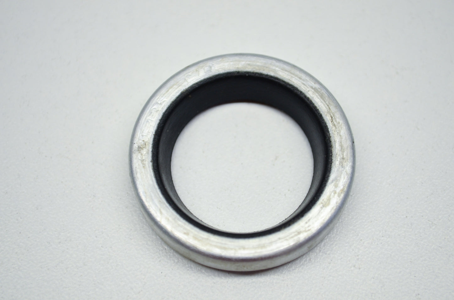 New OEM Mercury Crank Seal 100 150 200 250 NOS