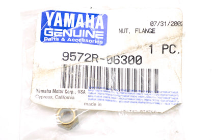 New OEM Yamaha 9572R-06300-00 Flange Nut NOS