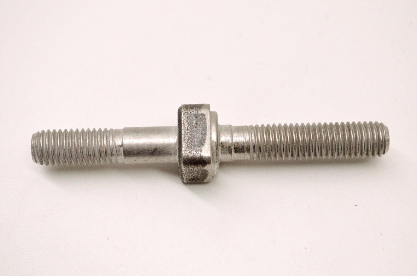 Aftermarket 271000693, P271000693 Stud NOS