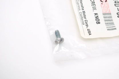 New OEM Yamaha GP7-U724D-00-00 Knob Screw NOS
