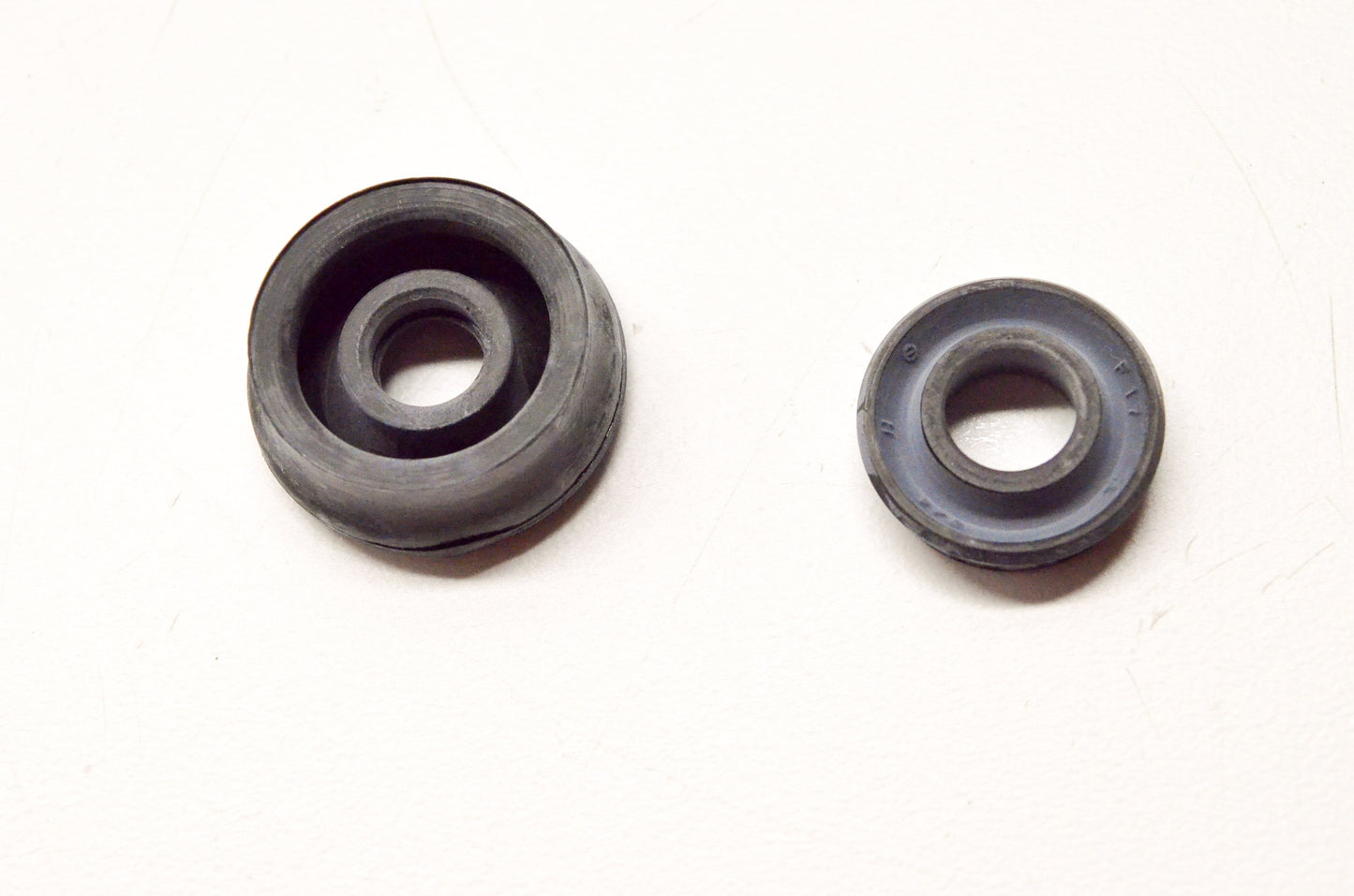 OEM Yamaha 2HR-W0069-00-00 Cup Set NOS