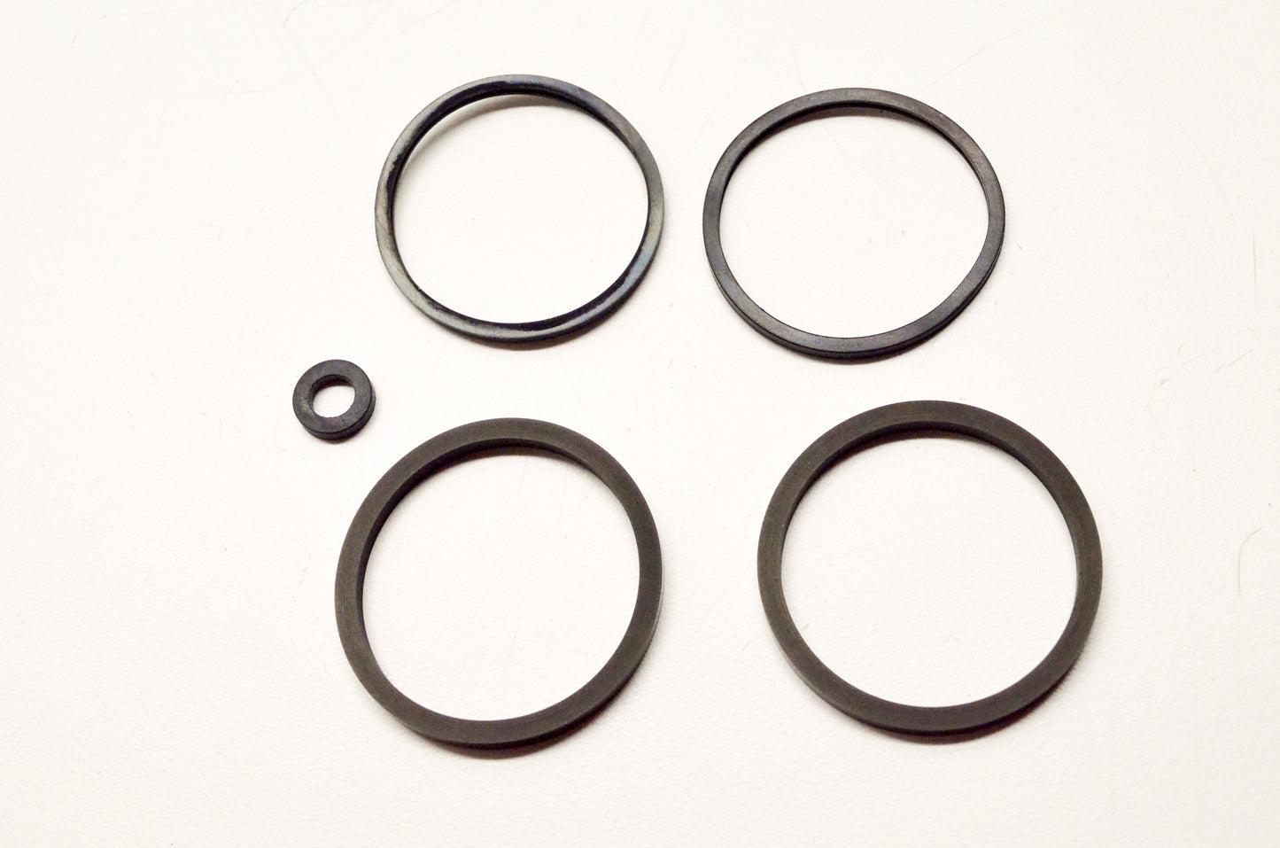 OEM Suzuki 69101-05840 Piston Seal Set NOS