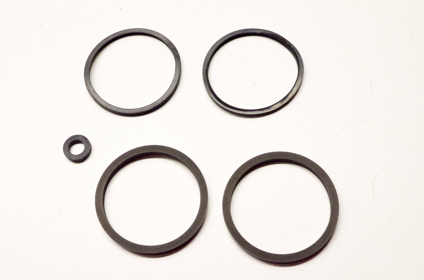 OEM Suzuki 69101-05840 Piston Seal Set NOS