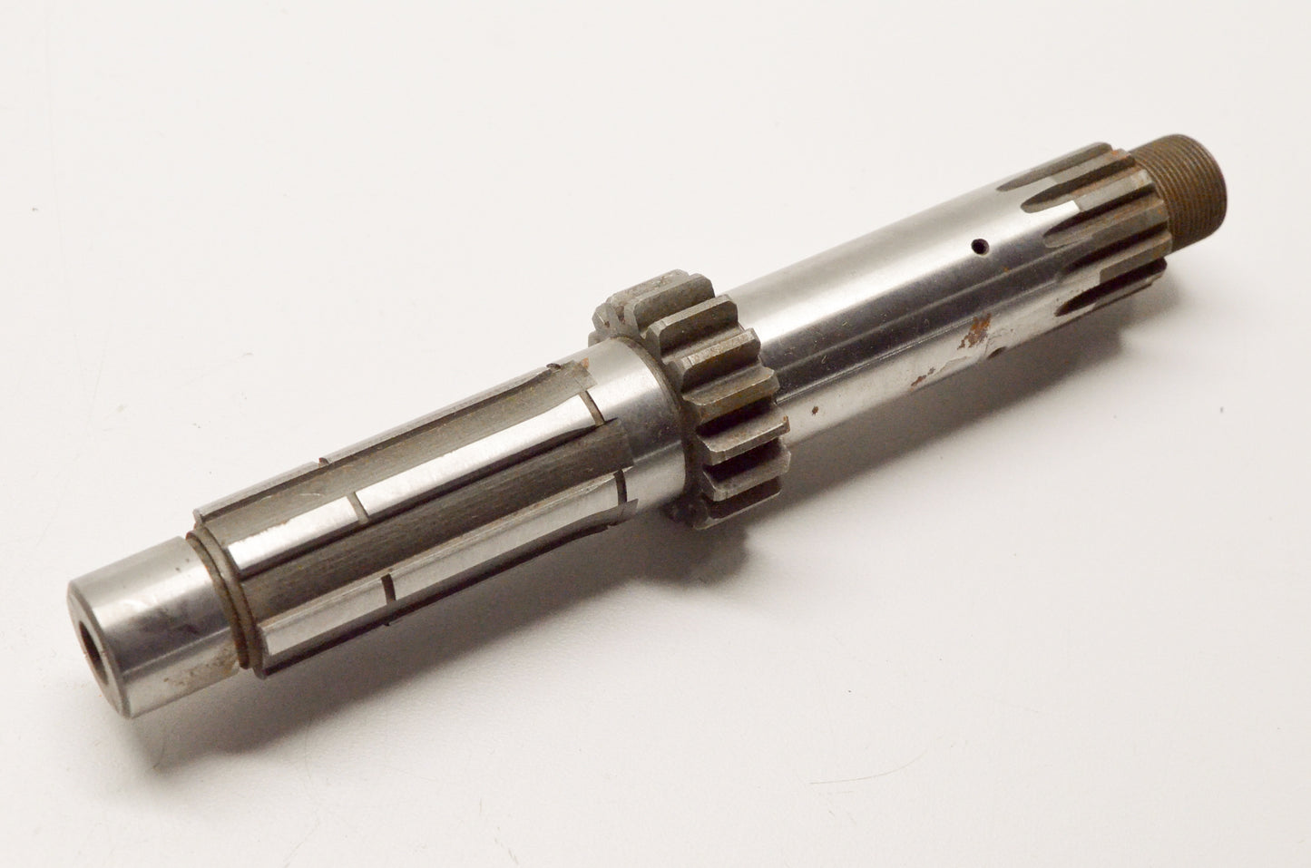 OEM Yamaha 450-17411-00-00 Main Axle NOS