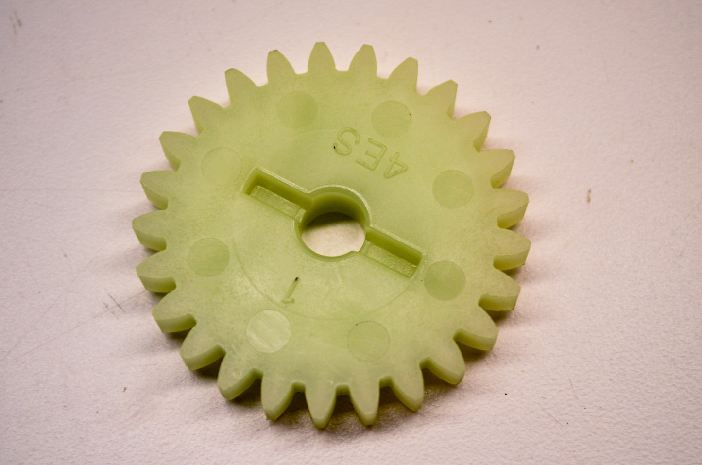 OEM Yamaha 4ES-12459-00-00 Impeller Shaft Gear NOS