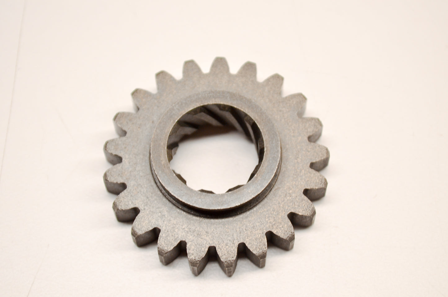 OEM Yamaha 3E5-15641-00-00 Kick Gear NOS