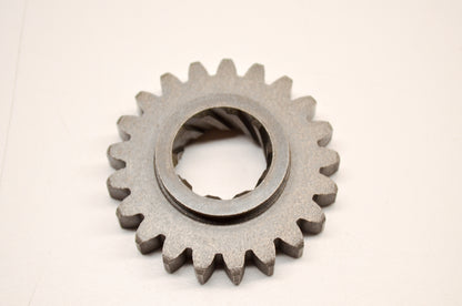 OEM Yamaha 3E5-15641-00-00 Kick Gear NOS