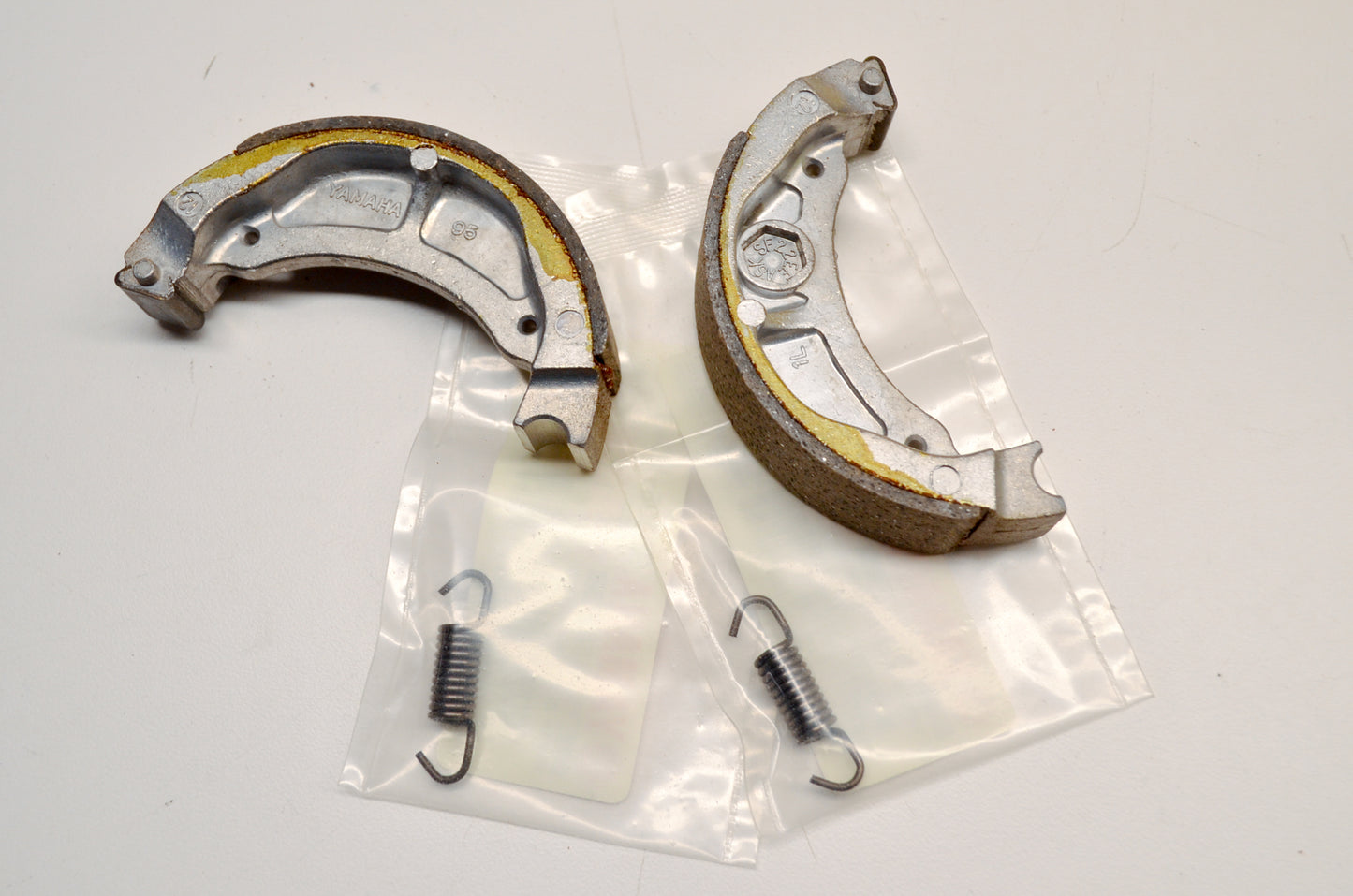 New OEM Yamaha 5B6-W253A-00-00 Brake Shoe Kit NOS