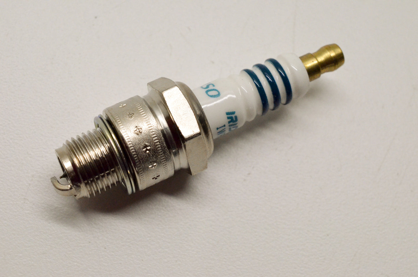 Denso IWF22, 5379 Iridium Power Spark Plug NOS