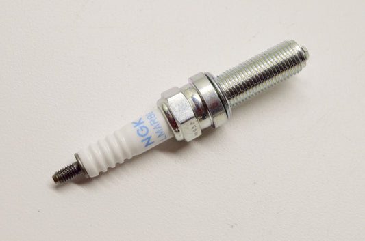 NGK LMAR8G, 95627 Standard Spark Plug NOS