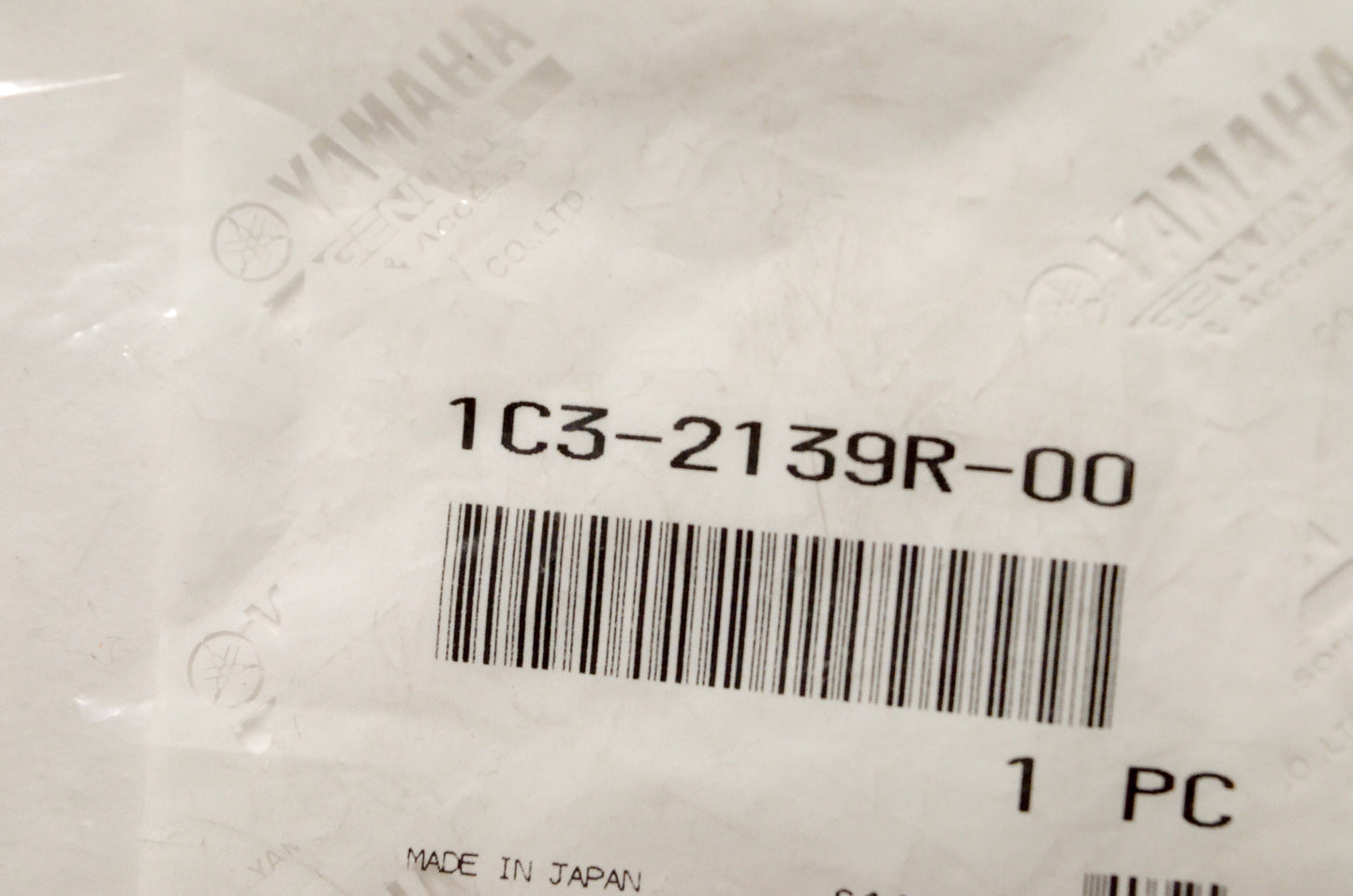 New OEM Yamaha 1C3-2139R-00-00 Cover 2 NOS