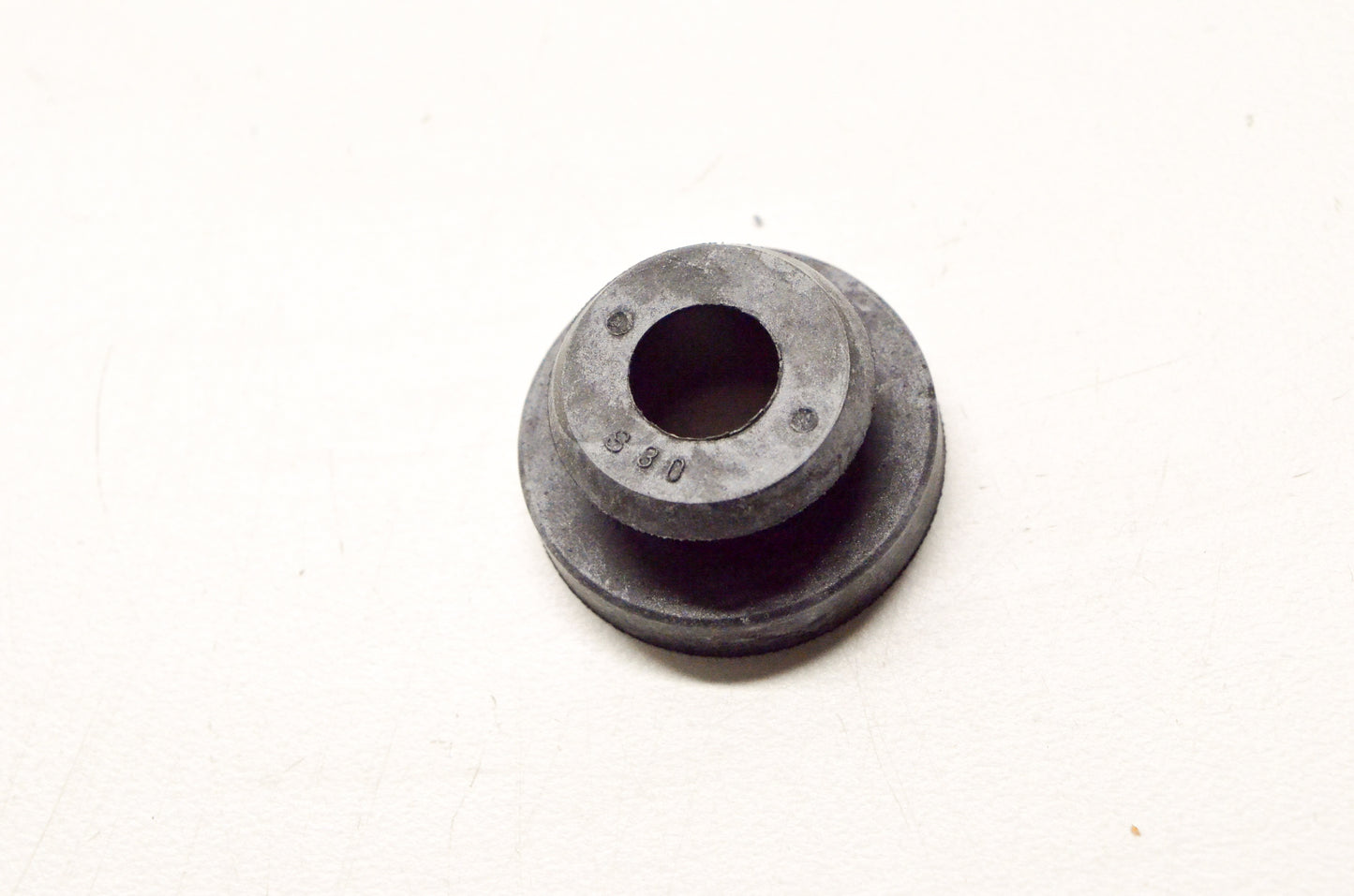 OEM Yamaha 90480-18171-00 Grommet