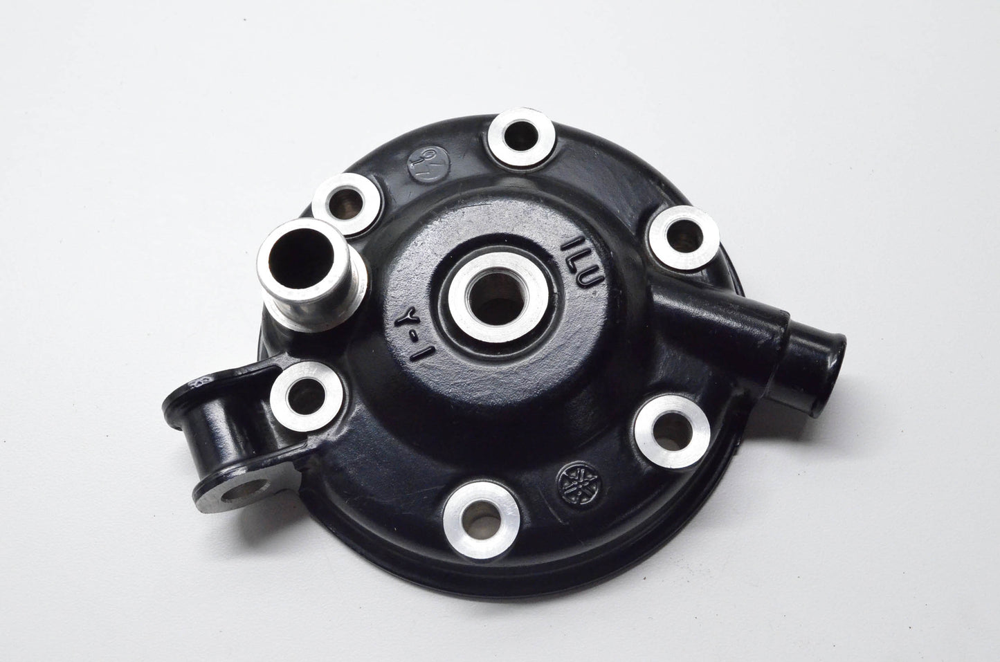 OEM Yamaha 1LU-11111-00-00 Cylinder Head 1 NOS