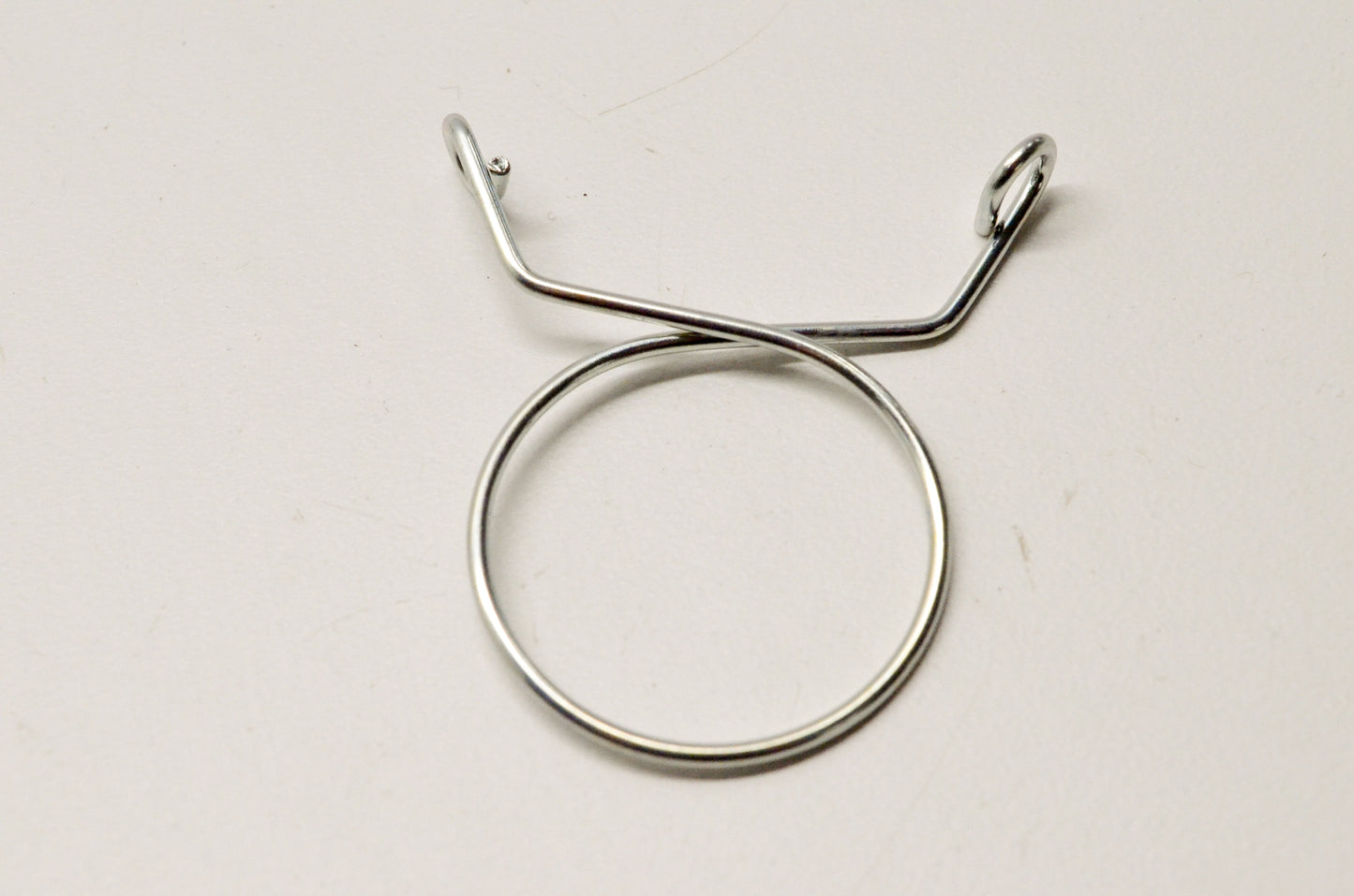 New OEM Yamaha 5UG-E4137-00-00 Clip NOS