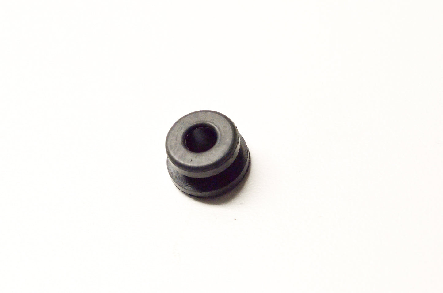 New OEM Yamaha 90480-10627-00 Grommet NOS