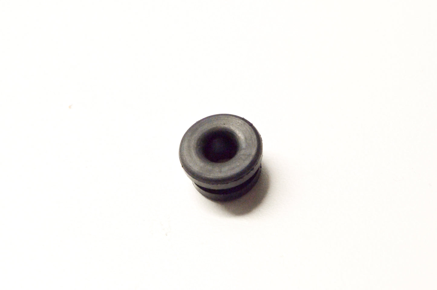 New OEM Yamaha 90480-10627-00 Grommet NOS