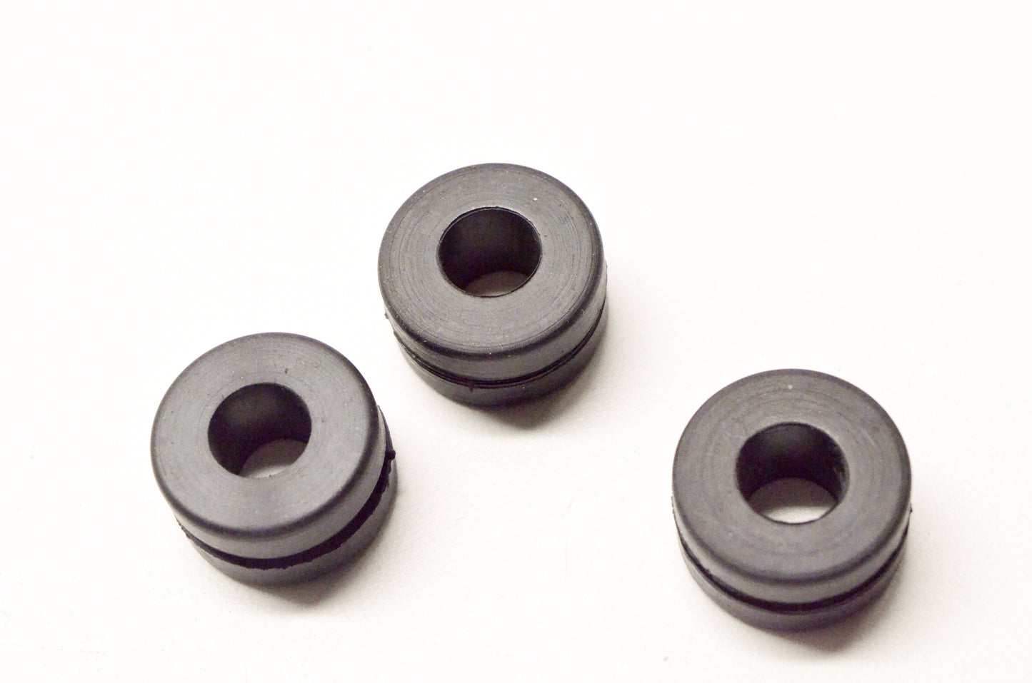 OEM Yamaha 90480-14229-00 Grommet Qty 3 NOS