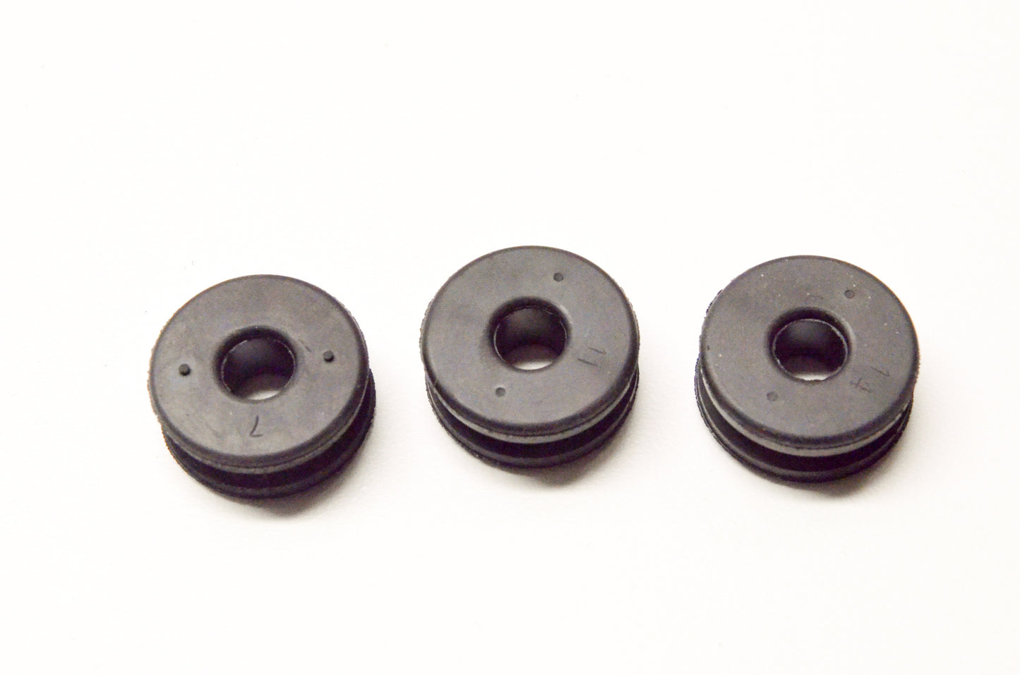 OEM Yamaha 90480-13014-00 Grommet Qty 3 NOS
