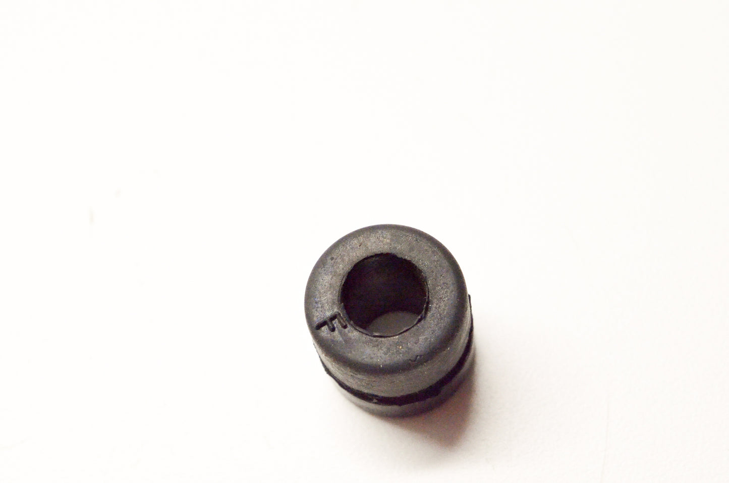 New OEM Yamaha 90480-14360-00 OEM Yamaha 90480-14360-00 Grommet NOS NOS