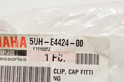 New OEM Yamaha 5UH-E4424-00-00 Cap Fitting Clip NOS
