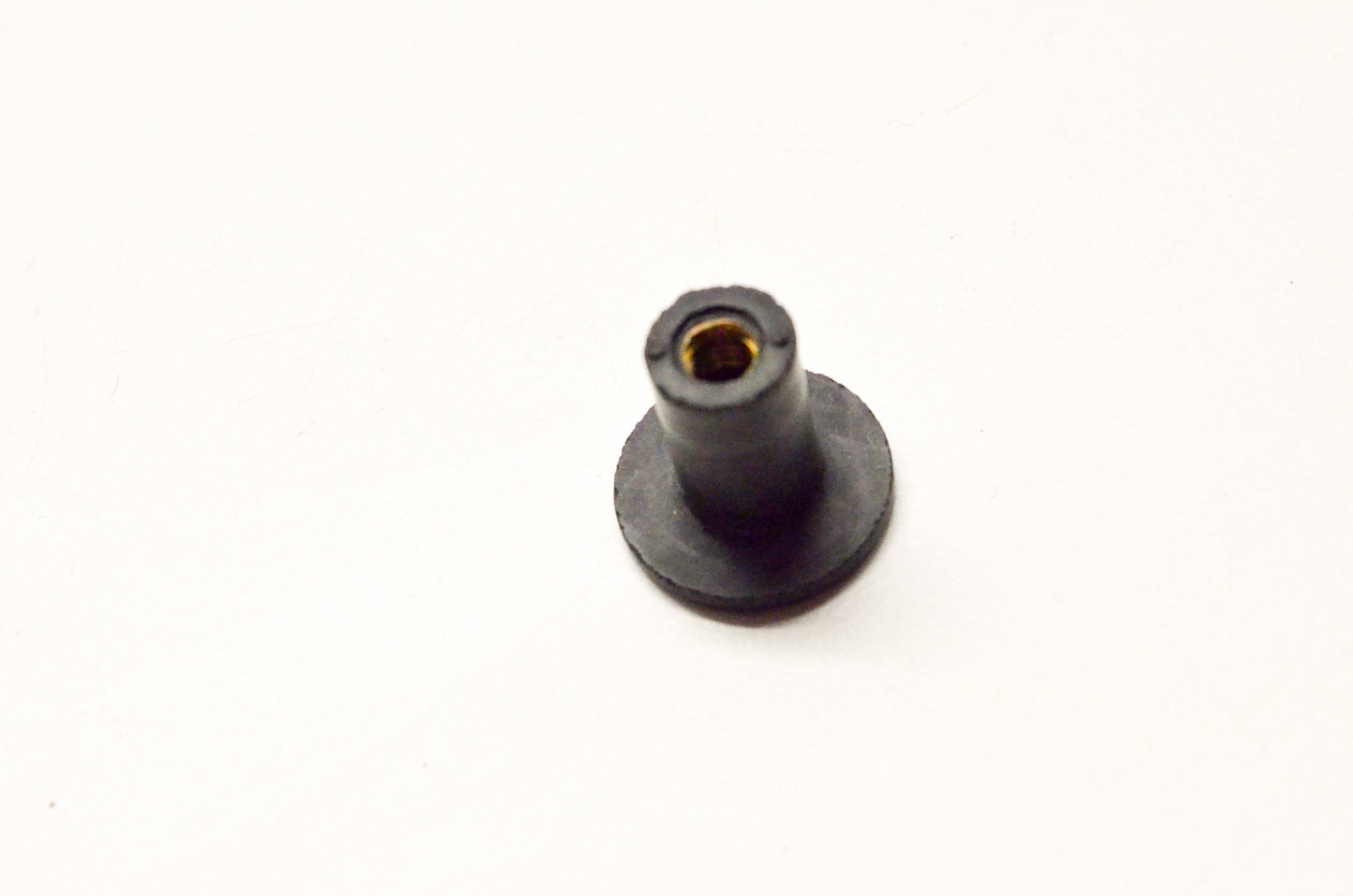 Well-Nut J-1032 Rubber Threaded Insert