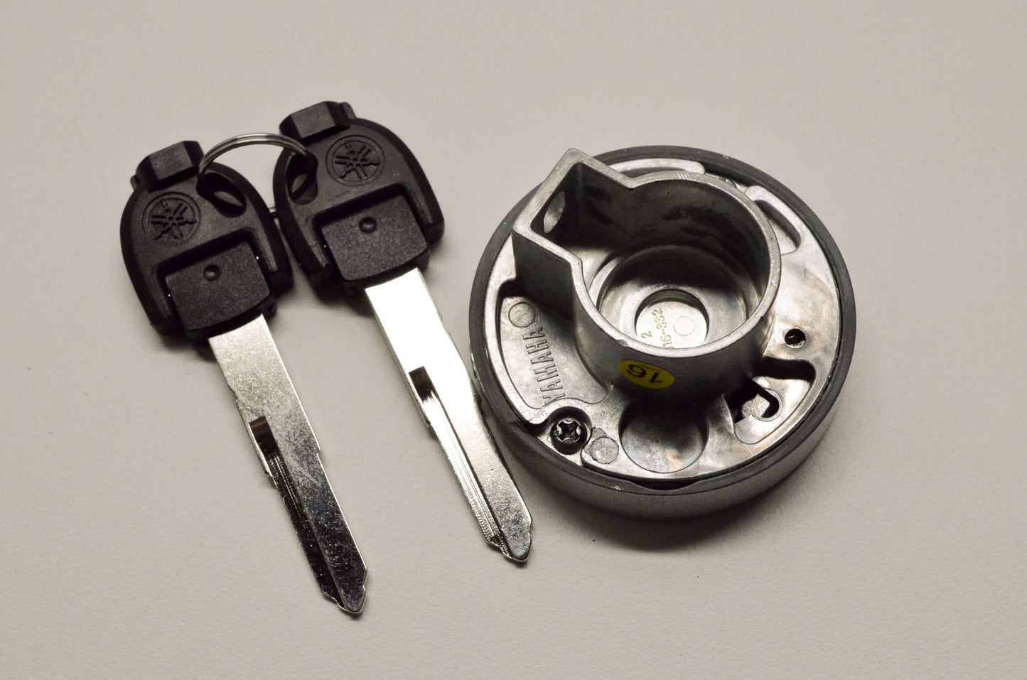 New OEM Yamaha 5S9-WH250-10-C0 Shutter & Blank Key NOS