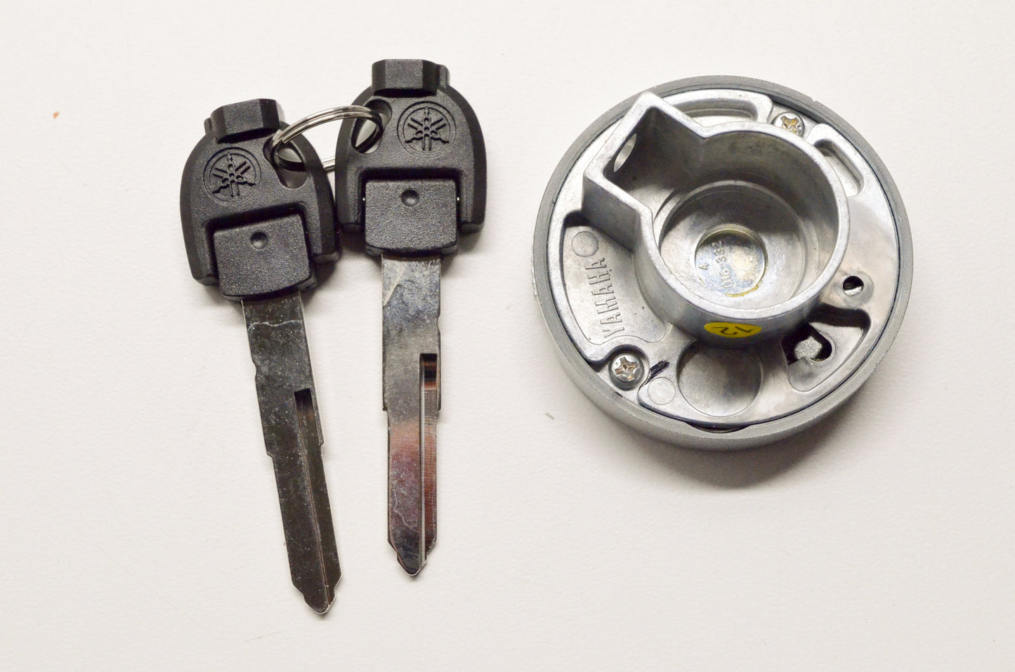 New OEM Yamaha 5S9-WH250-10-A0 Shutter & Blank Key NOS