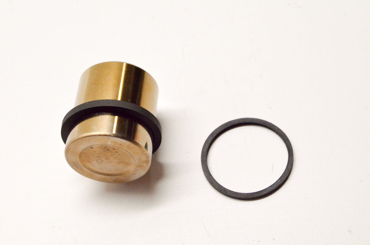New OEM Yamaha 3B4-W0057-20-00 Caliper Piston Assembly NOS