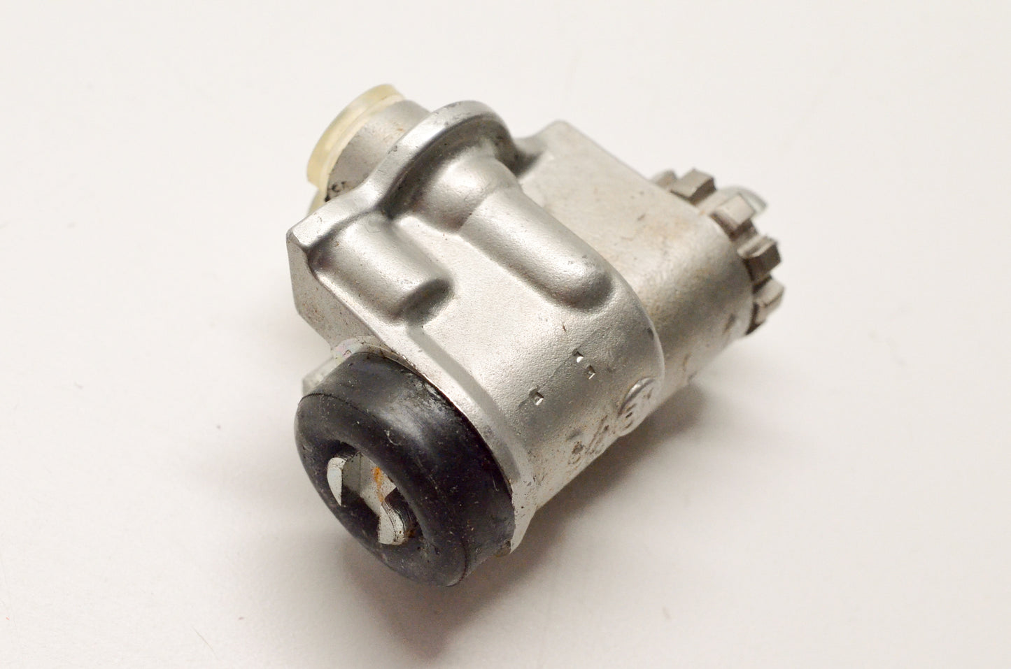 OEM Yamaha 3HN-25950-00-00 Wheel Cylinder 2