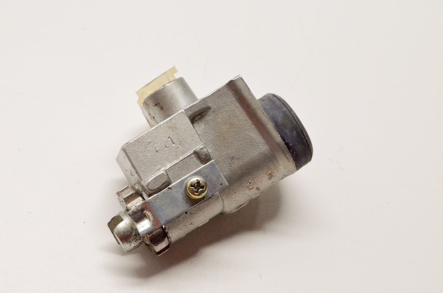 OEM Yamaha 3HN-25950-00-00 Wheel Cylinder 2
