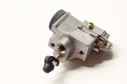 OEM Yamaha 3HN-25960-00-00 Left Wheel Cylinder 1 NOS